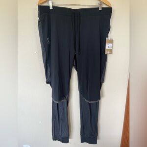 On Running Men’s Black Performance Running Pants Weather Joggers size L